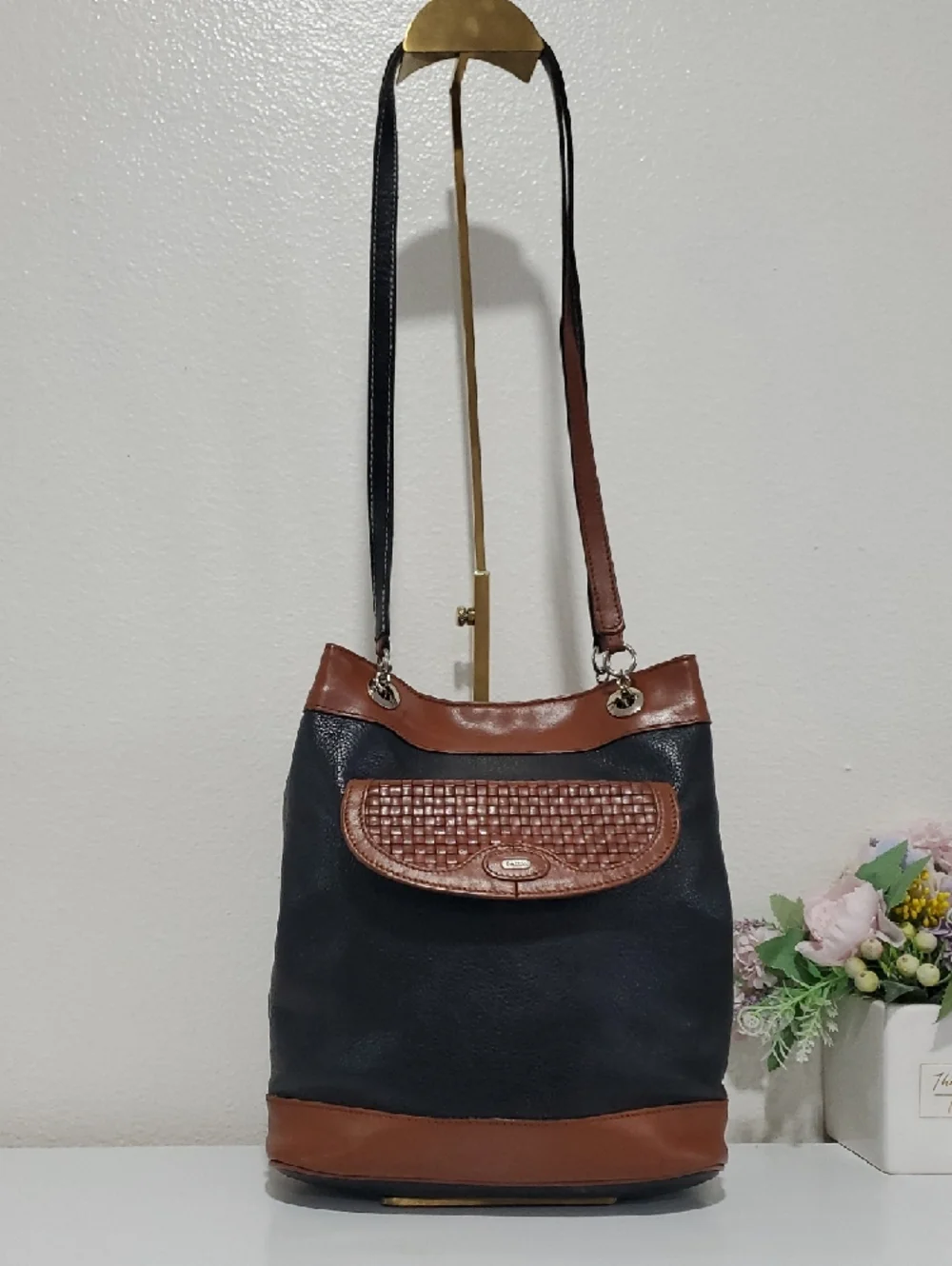 🇮🇹Vintage Bally Pebbled Black Leather Brown Trim Chain Shoulder Bag🤎🖤 - Picture 4 of 16